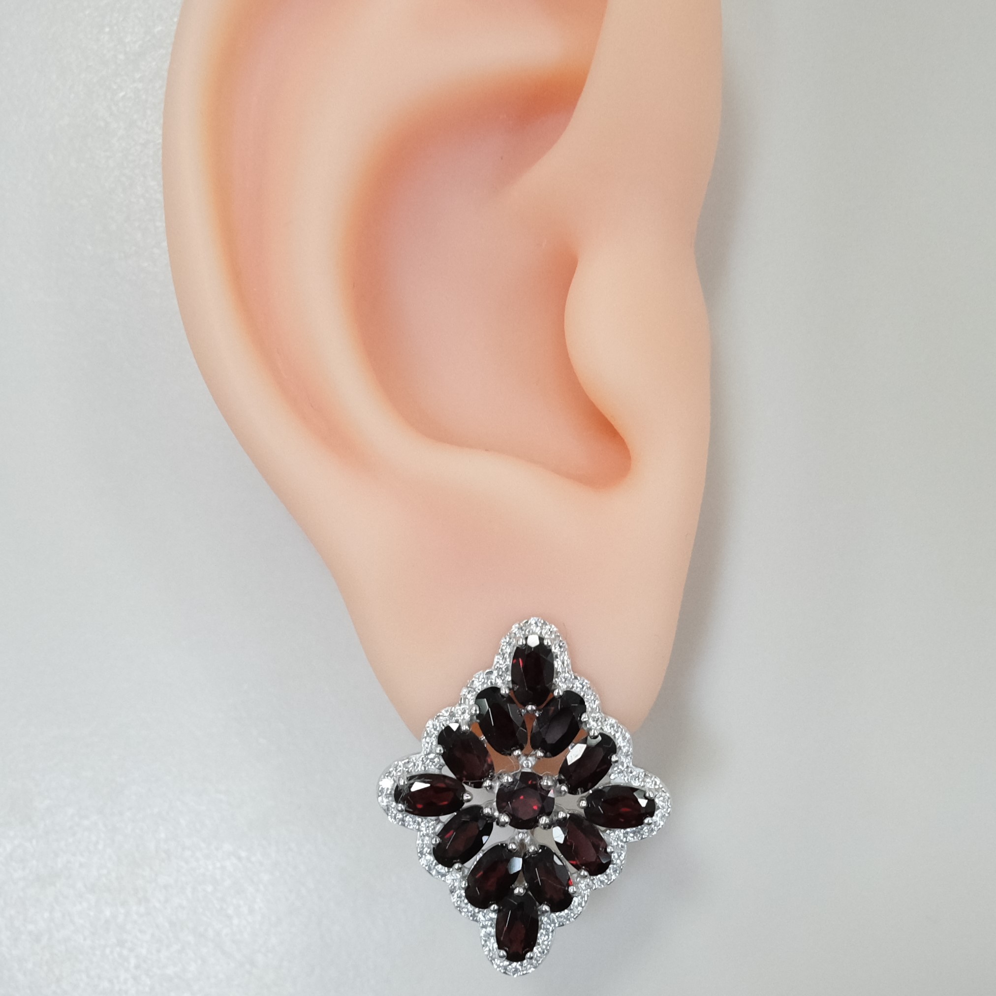 Серебряные серьги с гранатами